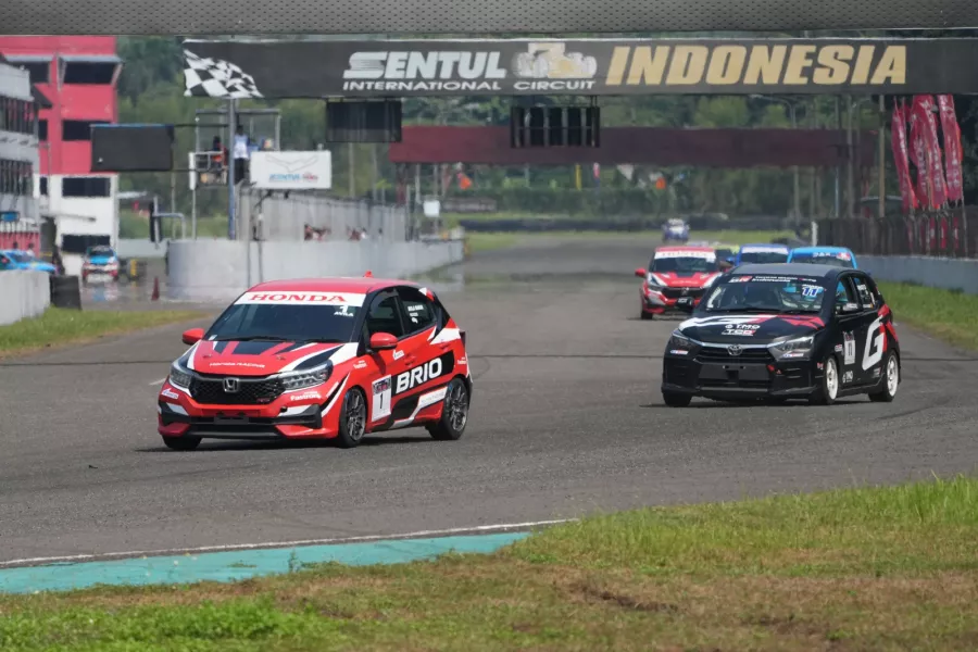 Strategi Honda Racing Indonesia Hasilkan Double Podium ITCR 1.200 Di Seri Ketiga Kejurnas Balap Mobil ISSOM 2024