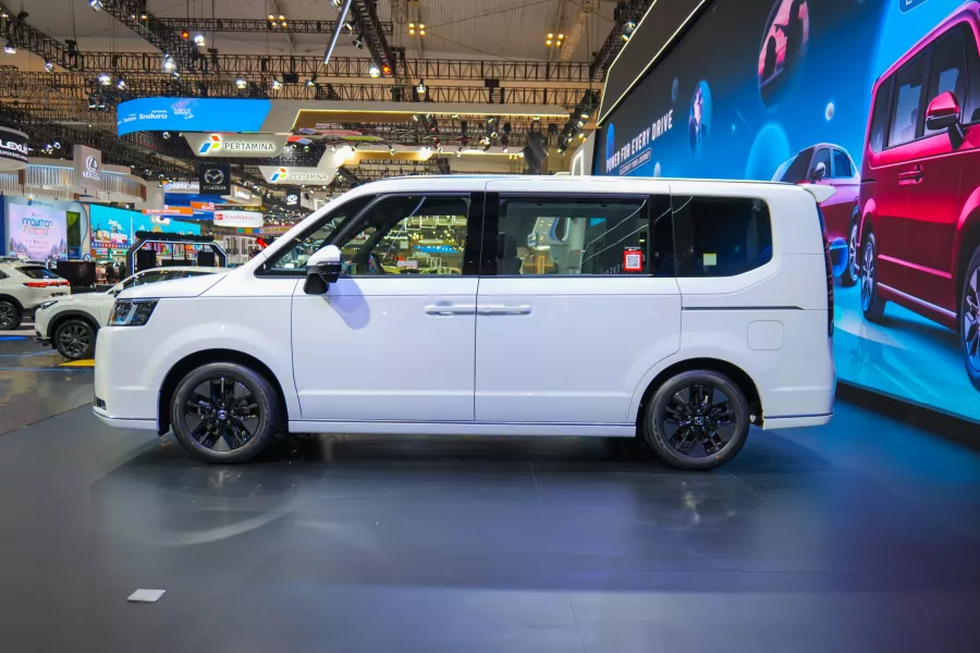 Honda STEP WGN e:HEV dan Honda Super EV Concept Menjadi Mobil Favorit di GIIAS 2025