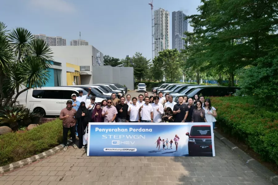 Honda Serahkan Unit Perdana Honda STEP WGN e:HEV kepada Konsumen di Indonesia